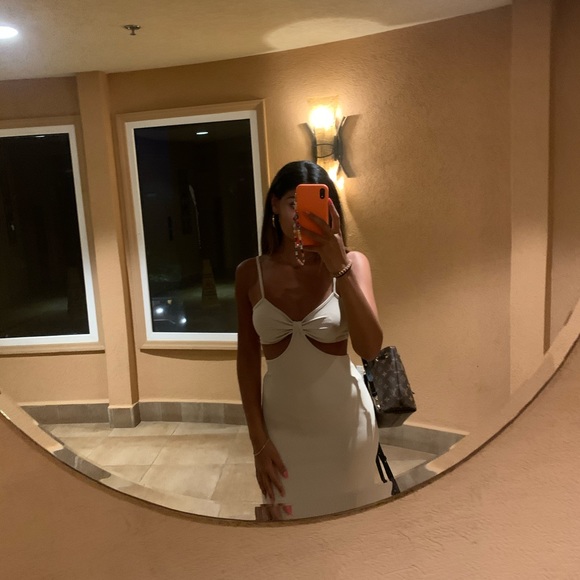 Ruby and Jenna cut out maxi dress - Picture 2 of 2